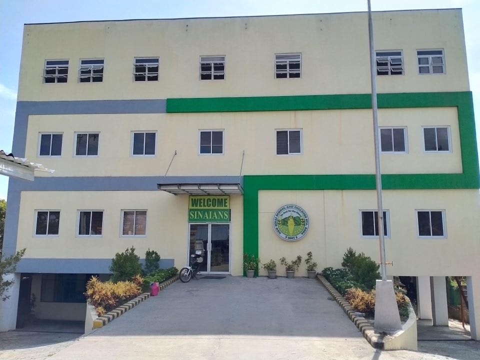 Front facade of New Sinai School and Colleges in Santa Rosa